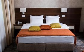 Flok Old Town - Hotel Marshal